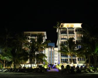 Cowrie Shell Beach Apartments - Mombasa - Building