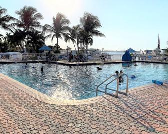 Nettles Island Sea Chanty Where Things Are A Shore! - Jupiter Island - Pool