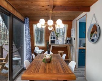 Lake Naomi A-Frame Cabin, Pet Friendly, - Pocono Pines - Dining room