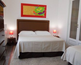 Palazzo De Tomasi B&B - גאליפולי - חדר שינה