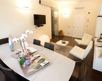Cinquecento B&B - Barcellona Pozzo di Gotto - Comedor