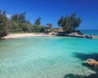 Two bedroom apartment minutes from the beach - Pembroke - Beach