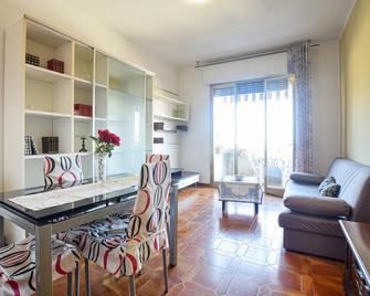 Beautiful Apartment In Viareggio - В'яреджо - Їдальня