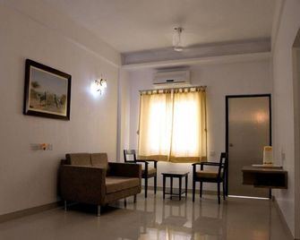 Hotel Surbhi - Mundra - Living room
