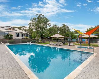 98 Steps to the Beach 2BR Coastal Getaway - Busselton - Bazén