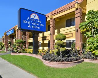 Americas Best Value Inn & Suites - Fontana - Fontana - Будівля