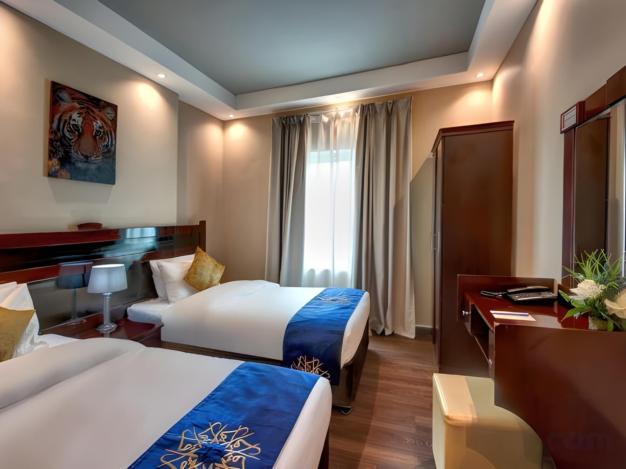 Al Bustan Tower Hotel Suites