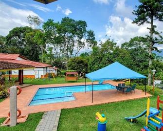 Hotel El Gran Chaparral - Calarcá - Piscina