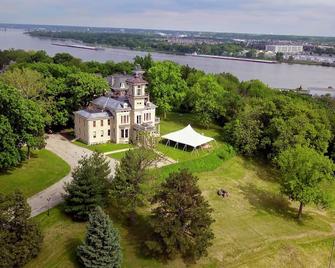 The Renwick Mansion - One of Davenport's finest historic properties - Davenport - Outdoors view