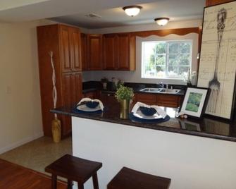 Private Bedroom Near San Gabriel Hospital & Airports - San Gabriel - Kitchen