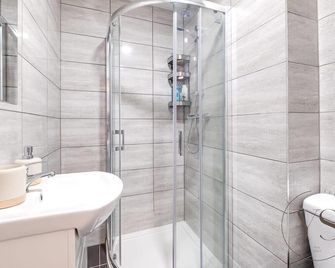 Sienna Studio 1E Near Alton Towers with Free Wi-Fi and Netflix Access - Stoke-on-Trent - Bathroom