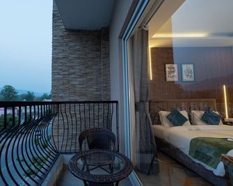 Holywater Hotel by Ganga Kinare (150 Mts from Ganga Ghat) - Rishikesh - Balcony
