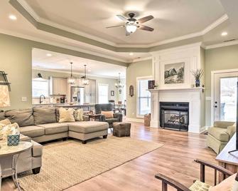 Newly Built Arab Abode Near Guntersville Lake - Arab - Sala de estar