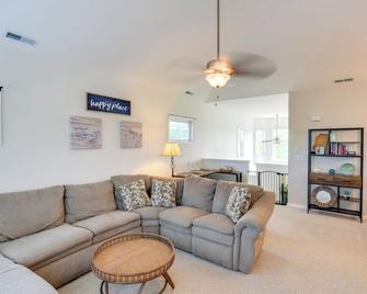 4 Mi to Beach Lewes Townhome with Ping-Pong Table - Lewes - Wohnzimmer
