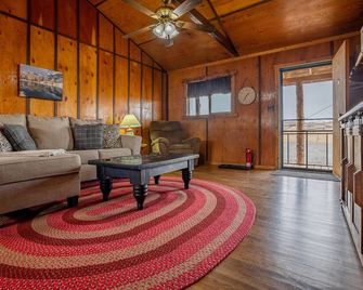 Cowboy Bunkhouse #1- 10 minutes from Cody, Western Charm and Comfort! - Cody - Wohnzimmer