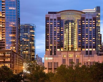 Embassy Suites by Hilton Chicago Downtown Magnificent Mile - Chicago - Gebouw