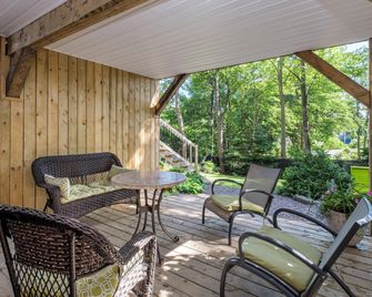 The Elizabeth Manor Guesthouse - St. John's - Veranda