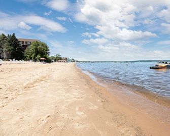 Bayfront Bliss at the Beaches - Traverse City - Ranta