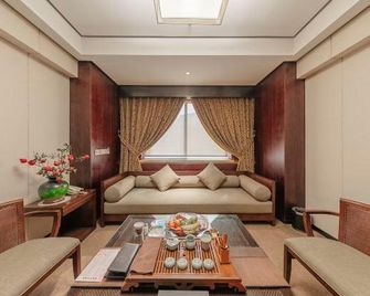 Chongqing Plaza Hotel - Chongqing - Living room