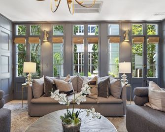 Cottage with Beautiful Garden and Heated Pool - Charleston - Hol