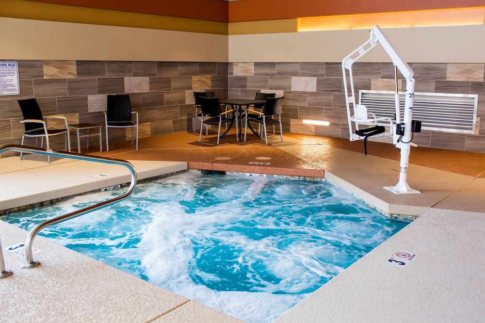 Pool view of Cliff Castle Casino Hotel