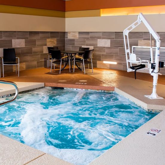 Pool view of Cliff Castle Casino Hotel