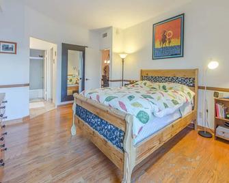 2BR w/Gym, Pool, Tennis Courts, Close to Beach - Los Angeles - Bedroom