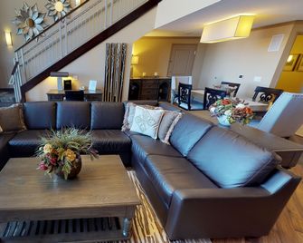 Clubhouse Hotel & Suites Fargo - Fargo - Obývací pokoj