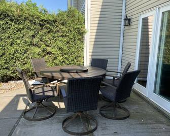 Spacious 4BD 3Bth townhouse on the peninsula! - Onamia - Patio