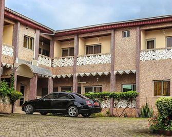 Fini Hotel Bobende - Limbe - Edificio