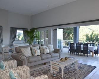 The Shore House - Hartbeespoort - Wohnzimmer