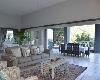The Shore House - Hartbeespoort - Wohnzimmer