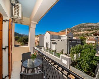 Alexatos Studios & Apartments - Agia Effimia - Balcone