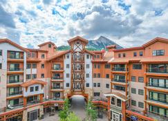 Lodge at Mountaineer Square - Crested Butte - Building