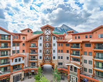 Lodge at Mountaineer Square - Crested Butte - Building