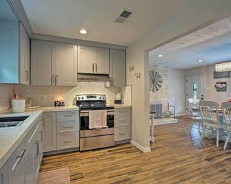Cozy Canton Residence with Great Outdoor Space! - Canton - Kitchen