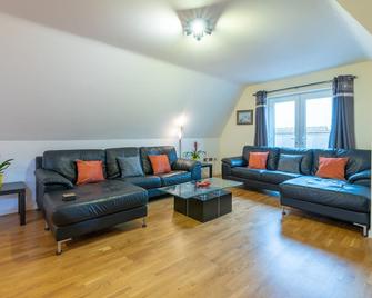Huge Luxury Modern Penthouse Apartment With King Size Bed - St. Ives - Living room