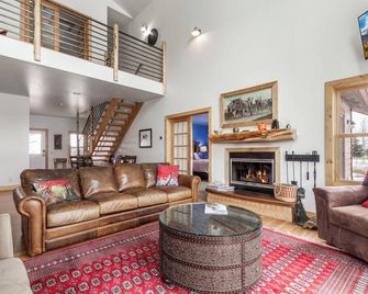 Beautiful Targhee Farmhouse - Amazing Teton Views - Driggs - Obývací pokoj