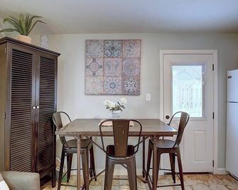 Kona Cottage At Spanish Village - Port Aransas - Dining room