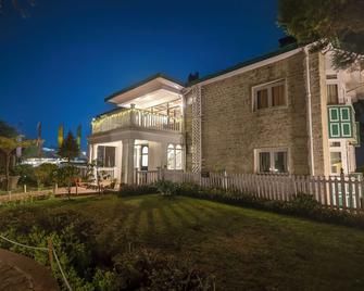 Windamere Hotel - A Colonial Heritage - Darjeeling - Building