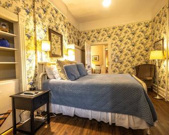 1898 Waverly Inn - Hendersonville - Спальня