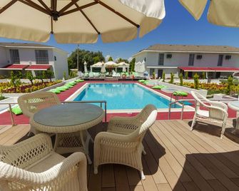 Vela Garden Resort - Alacati - Pool