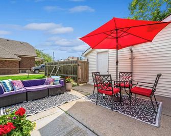 Cozy 1 bedroom, centrally located minutes to Niagara on the Lake, Niagara Falls. - St. Catharines - Patio