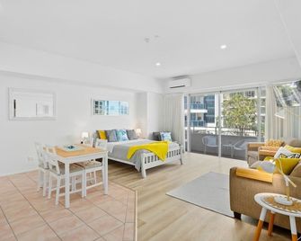 Sun and Fun Beachfront Retreat - Pool and Spa - Main Beach