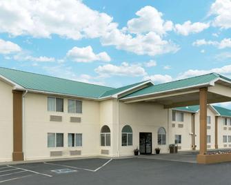 Super 8 by Wyndham Green River - Green River - Building
