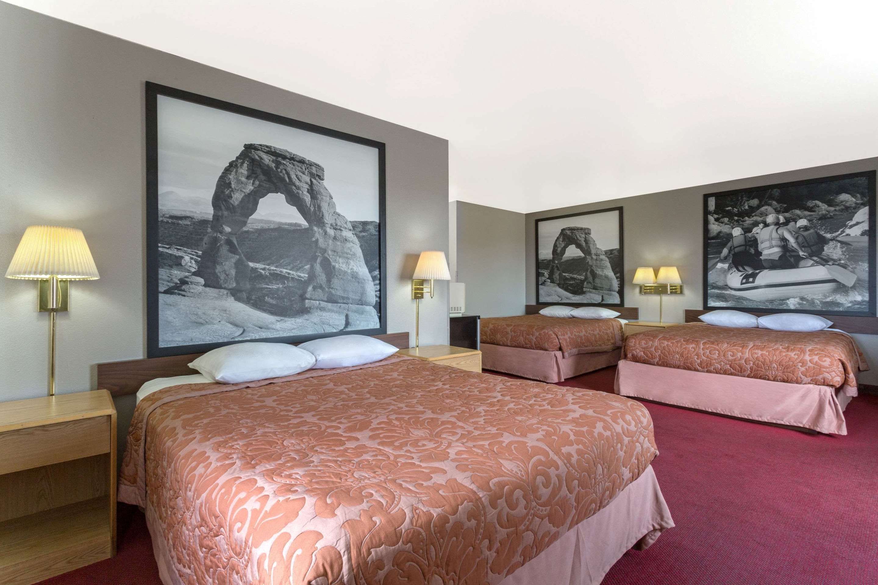 Bedroom view of Super 8 by Wyndham Green River