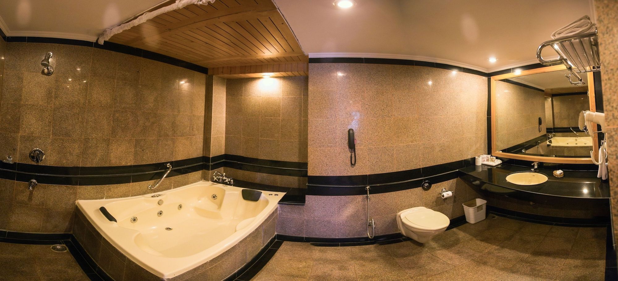 Hotel Willow Banks, Mall Road Shimla - שימלה
