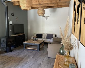 Renovated farmhouse between Alpilles and Camargue - Tarascon - Living room