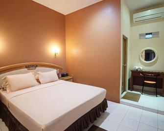 Patria Garden Hotel - Blitar - Bedroom