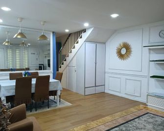 Manmai Guest House Nibong Tebal - Parit Buntar - Dining room
